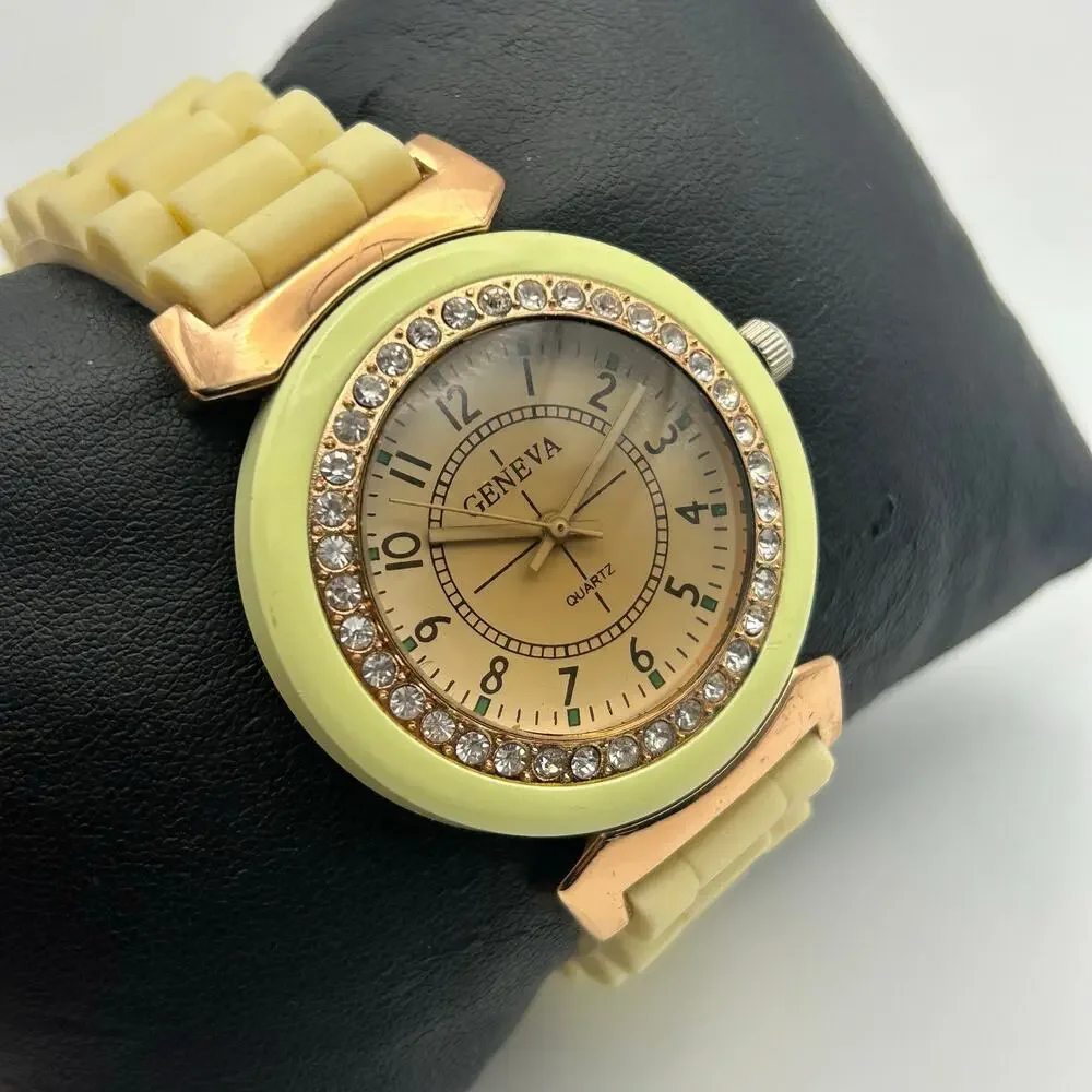Geneva Women’s Watch White Silicon Band New Battery